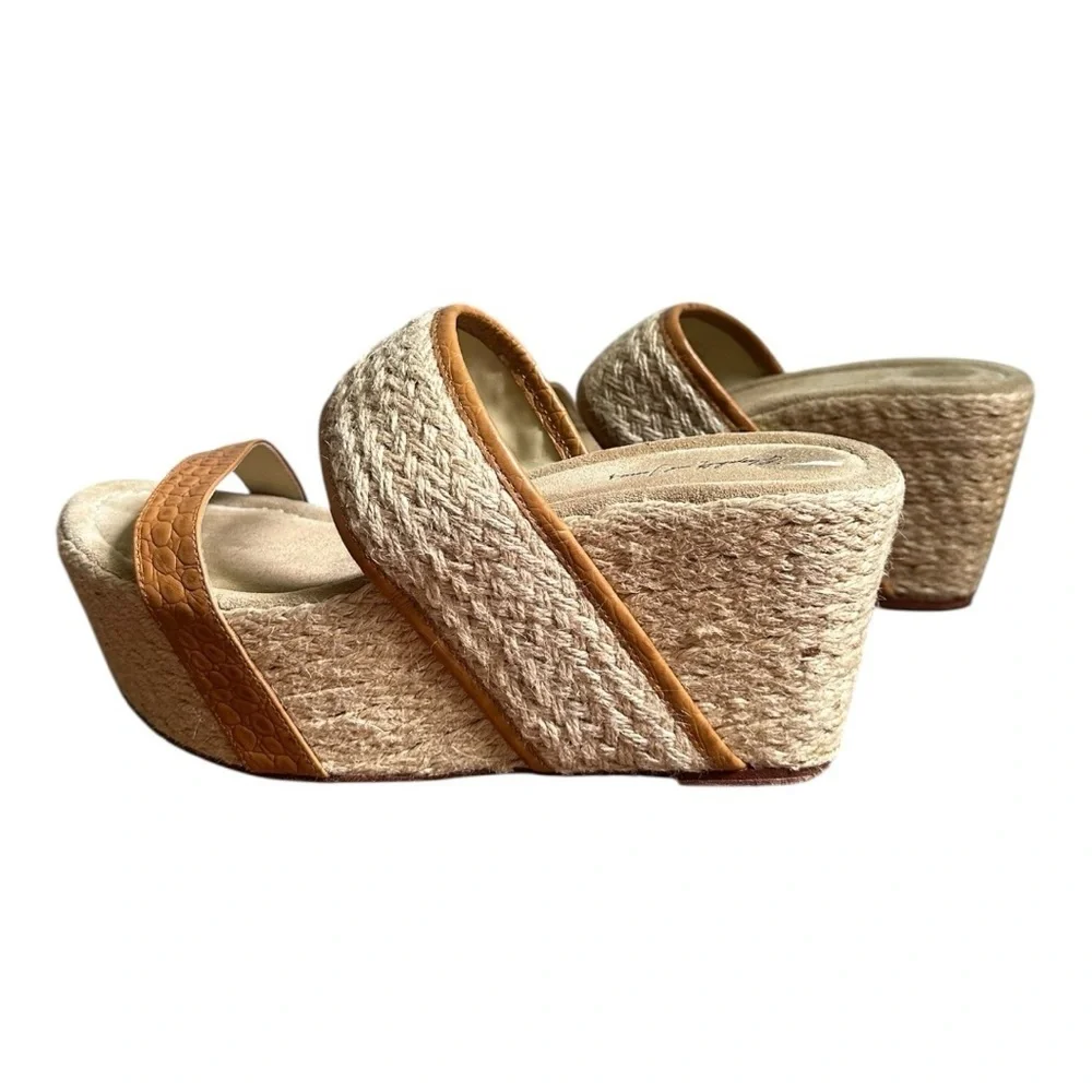 Elizabeth and James Platform Sandal Size 9